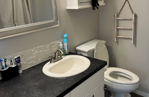 Gleed House | Cozy townhome on the golf course with WiFi and AC in charming Yakima