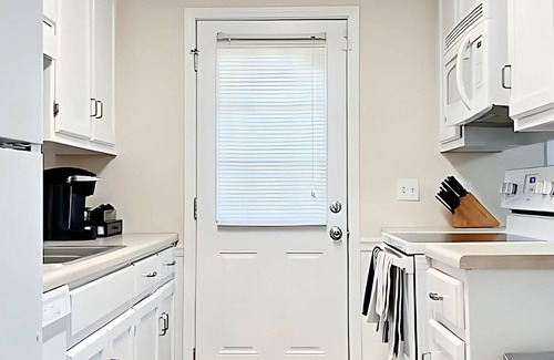 Forest Lake House | Cozy Townhome Tuscaloosa, 2-Bedroom, Walk to Campus Stadium & Downtown Strip