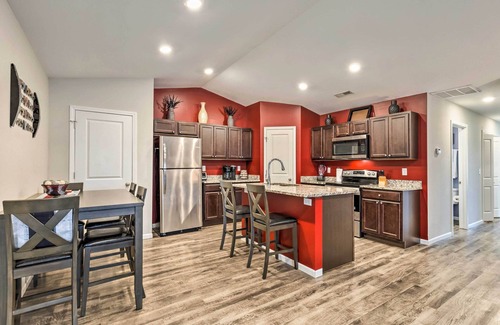 Park City House | Cozy Townhome w/Lake View ~ 10 Mi to Wichita