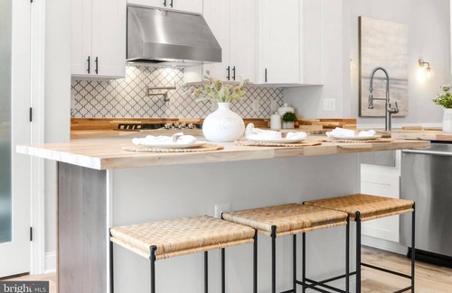 Urbana House | Cozy townhome with WiFi and AC in charming Frederick