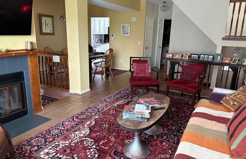 Corn Hill House | Cozy Townhouse By Genesee River