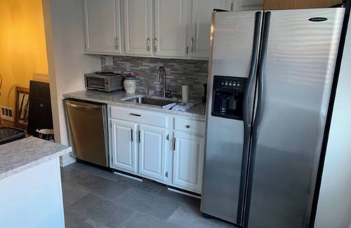 Corn Hill House | Cozy Townhouse By Genesee River