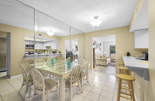 Marco Island Condo | Cozy townhouse centrally located on the island