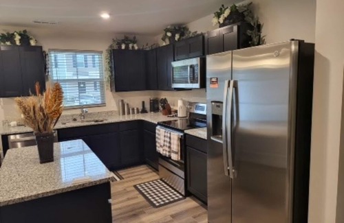 Nashville House | Cozy Townhouse close proximity to Opryland and downtown Nashville!