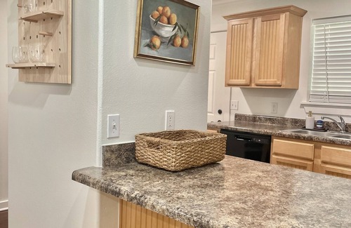 Johnson House | Cozy townhouse in the heart of Fayetteville, minutes from the U of A.