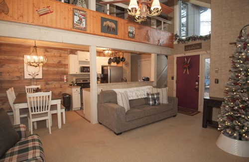 White Haven House | Cozy Townhouse in Jack Frost Ski Resort with hot tub