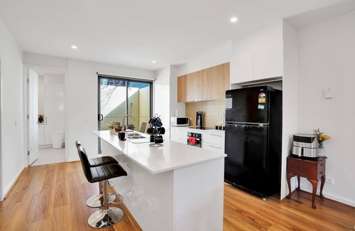 Werribee Apartment | Cozy Townhouse in Werribee centre