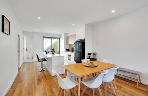 Werribee Apartment | Cozy Townhouse in Werribee centre