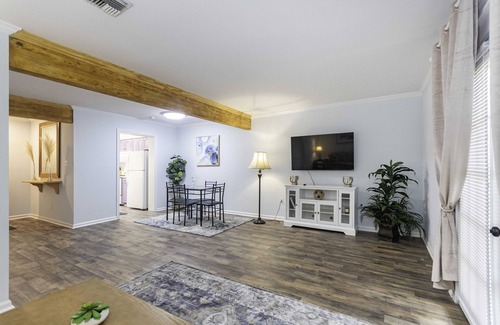Lafayette House | Cozy townhouse minutes from Downtown Lafayette, LA