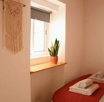 Raposeira Apartment | Cozy Townhouse With Patio