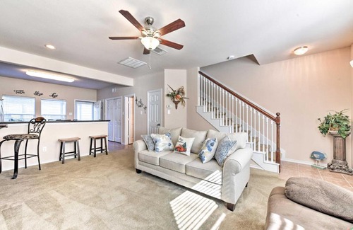 Clear Lake Shores House | Cozy Townhouse with Patio Near Kemah Boardwalk!