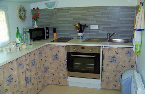 La Garnache Cottage | Cozy Traditional Cottage with Private Garden, Near La Garnache
