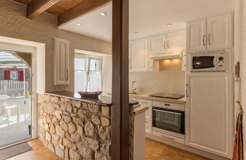 Piriac-sur-Mer Cottage | Cozy Traditional House Near the Sea, Fireplace, Baby-Friendly, Pet-Friendly, Parking Included