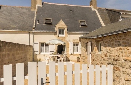 Piriac-sur-Mer Cottage | Cozy Traditional House Near the Sea, Fireplace, Baby-Friendly, Pet-Friendly, Parking Included