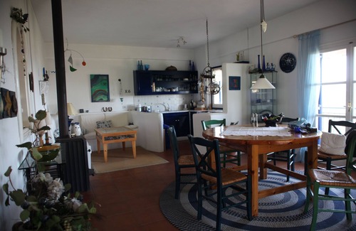 Foinikounta House | cozy traditional Greek holiday home with sea views in Finikounda