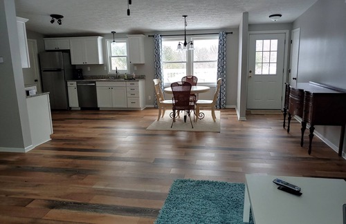 Traverse City House | Cozy Traverse City Hilltop Retreat 3 BD & 2 BTH