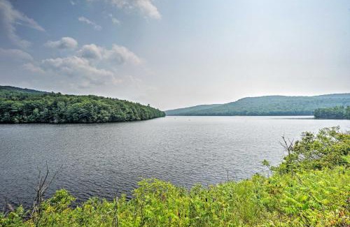Wilmington House | Cozy Treetop Hideaway Near Harriman Reservoir!