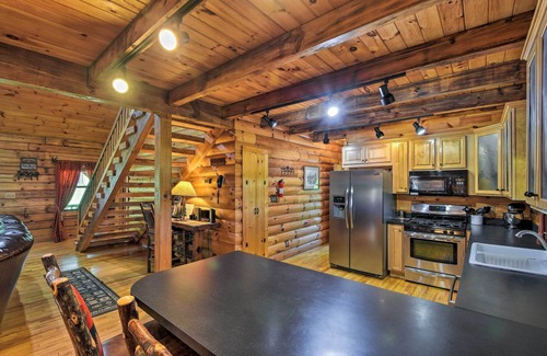 Trenton Cabin | Cozy Trenton Cabin w/Spa ~ 15 Mi to Lookout Mtn!