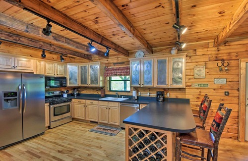 Trenton Cabin | Cozy Trenton Cabin w/Spa ~ 15 Mi to Lookout Mtn!