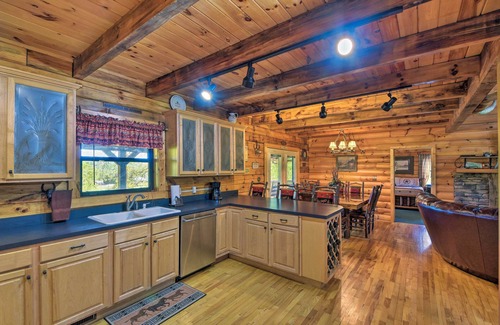 Trenton Cabin | Cozy Trenton Cabin w/Spa ~ 15 Mi to Lookout Mtn!