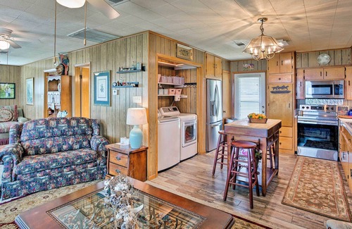 Cedar Creek Reservoir Cabin | Cozy Trinidad Cabin on Cedar Creek Lake!