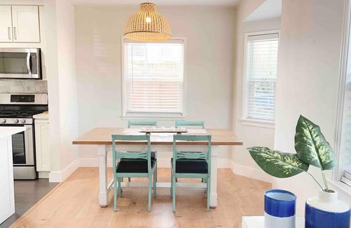North Hollywood House | Cozy Two Bedroom Home