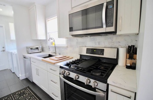 North Hollywood House | Cozy Two Bedroom Home