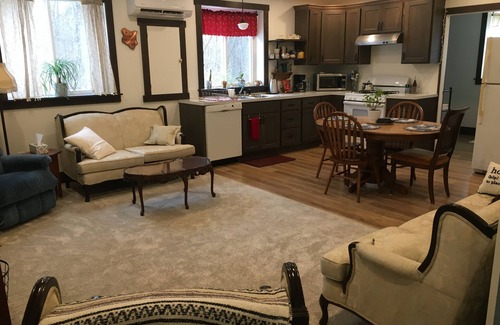 Bristolville House | Cozy two bedroom house close to Middlefield, and not far from Route 80 and 422