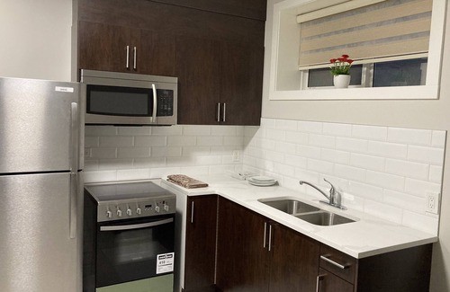 Symons Valley House | Cozy Two Bedroom Basement Suite