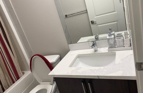 Symons Valley House | Cozy Two Bedroom Basement Suite