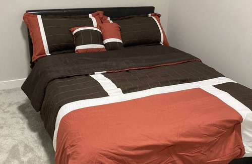 Symons Valley House | Cozy Two Bedroom Basement Suite