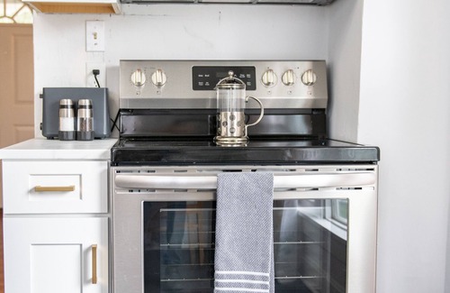 Tipp City House | Cozy Two-Bedroom Bungalow with New Kitchen