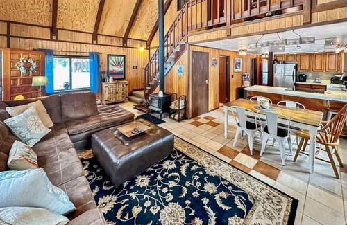 Wagon Wheel Cabin | Cozy Two Bedroom Cabin In Donnelly