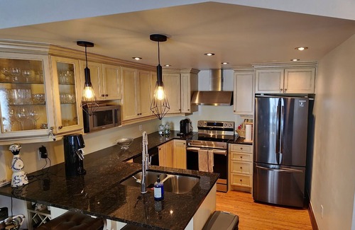 Downtown Gatineau Condo | Cozy two Bedroom Condo in the Heart of Gatineau