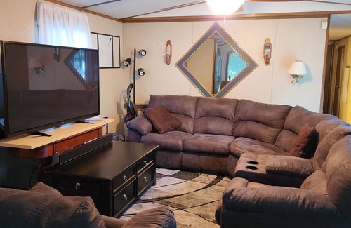 Prosperity House | Cozy Two Bedroom home nearby Dreher State Park/Lakel