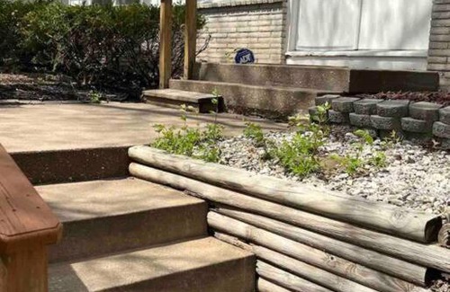 Merriam Apartment | Cozy two bedroom home near downtown KC
