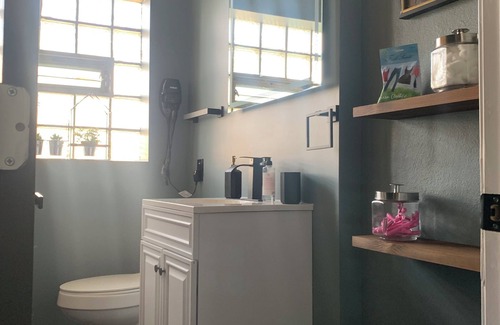Jennings House | Cozy two bedroom house with a splash of style