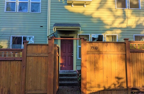 Kenmore House | Cozy two bedroom in quiet neighborhood