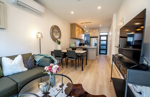 Auckland Central Business District House | Cozy Two- Bedroom Townhouse with garden Unit 13