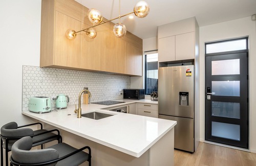 Auckland Central Business District House | Cozy Two- Bedroom Townhouse with garden Unit 13