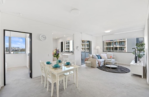 Wentworth Point Apartment | Cozy two bedrooms with stunning water view