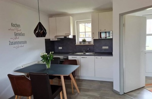 Schlatzendorf Apartment | Cozy two-room apartment for up to four people with balcony and view of the valley