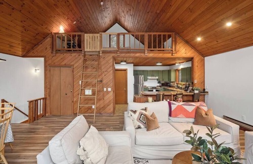 Londonderry Cabin | Cozy two-story cabin in woods of Southern Vermont