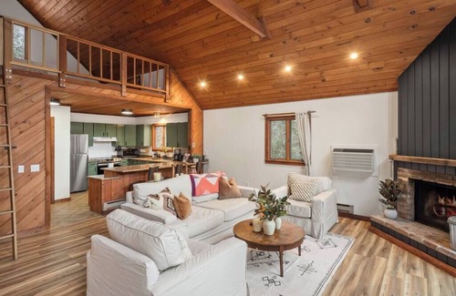 Londonderry Cabin | Cozy two-story cabin in woods of Southern Vermont