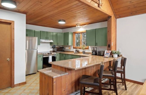 Londonderry Cabin | Cozy two-story cabin in woods of Southern Vermont