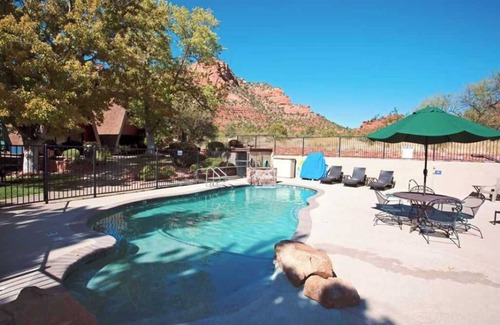 Oak Creek Ski Chalet | Cozy Two Story Chalet with Red Rock View.