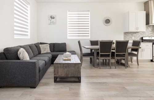 North Hollywood House | Cozy Two-Story Home