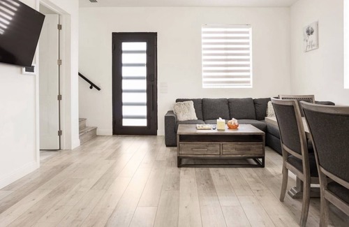 North Hollywood House | Cozy Two-Story Home