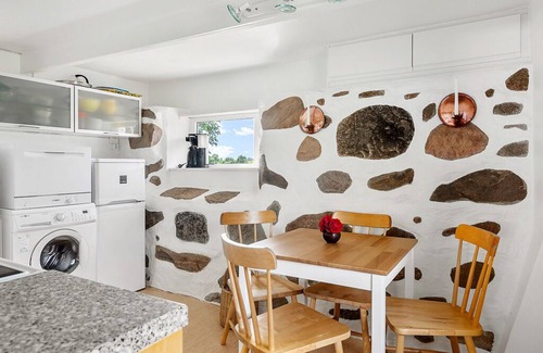 Lervik House | Cozy typical summer house 800 m from the sea