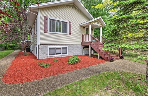 Union Pier Cottage | Cozy Union Pier House w/Hot Tub, Deck & Backyard!